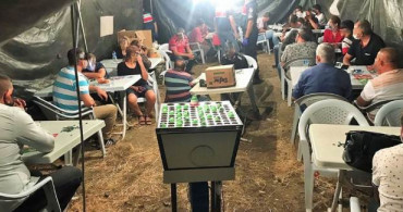 Tarla Ortasına Çadır Kurup Kumar Oynadılar