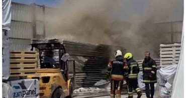 Tarsus'ta depo yangını paniğe neden oldu