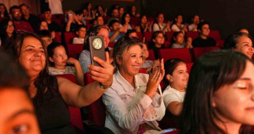 Tarsus'ta Genç Tiyatrocuların Başarılı Performansı