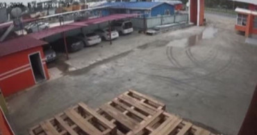 Tarsus’ta Rüzgar Çatıyı Uçurdu