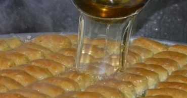 Tatlı Şerbeti Nasıl Yapılır? Tatlı Şerbeti Ne Kadar Kaynar? Tatlı Şerbeti Nasıl Dökülür?