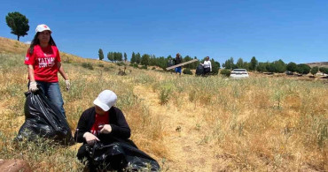 Tatvan’da 15 Temmuz etkinliği: Şehitler anıldı, Van Gölü kıyısı temizlendi