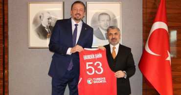 TBF Başkanı Hidayet Türkoğlu, Türk Telekom CEO'su Ebubekir Şahin ile Bir Araya Geldi