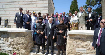TBMM başkanı Kurtulmuş Gelibolu’da: Gazi Süleyman Paşa türbesi’nde Alplerin nöbet değişimi büyüledi
