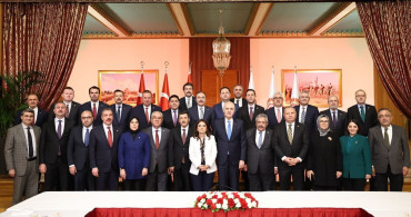 TBMM Başkanı Kurtulmuş, İftarda Komisyon Üyeleriyle Buluştu