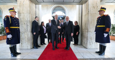 TBMM Başkanı Kurtulmuş, Romanya Başbakanı ile Bükreş'te Görüştü