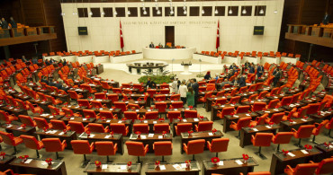 TBMM yeni haftaya başlıyor: Öğretmenlik Kanunu ve başıboş hayvan tasarısı görüşülecek