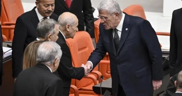 TBMM’de Dikkat Çeken An: Dervişoğlu ile Bahçeli Bütçe Görüşmelerinin Son Gününde Tokalaştı