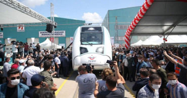 TCDD teslim aldı: İlk yerli elektrikli tren Sakarya Garı’na hareket etti