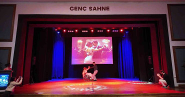 Tekerlekli Sandalyeli Bireylerin Dans Performansı Kocaeli Sahnesinde