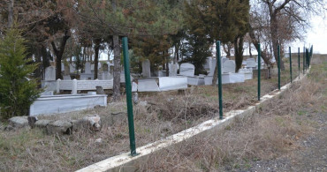 Tekirdağ'da bu da oldu: mezarlık demirlerini çaldılar!