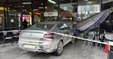 Tekirdağ'da Otomobil Alışveriş Merkezine Girdi