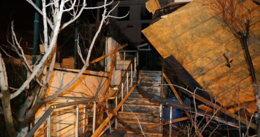 Tekirdağ'da Şiddetli Rüzgar Çatıları Uçurdu