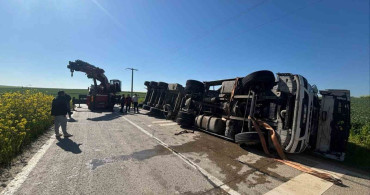 Tekirdağ'da Tır Devrildi, Sürücü Yaralandı