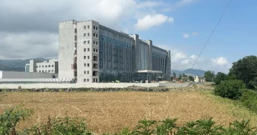 Tekkeköy ilçesinde hastane inşaatında işçi 18 metre yükseklikten düştü