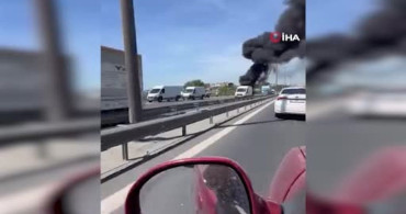 Tem otoyolunda seyir halindeki araç alev aldı