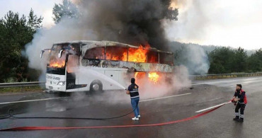 TEM otoyolunda yangın! Yolcu otobüsü cayır cayır yandı