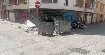 Tepebaşı'nda çöp konteynerleri çevre kirliliğine neden oluyor