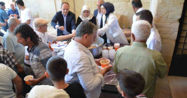 Tercan’da tarihi kervansarayda aşure ikramı gerçekleşti
