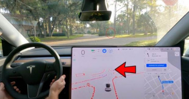 Tesla Aracı Tam Otonom Sürüşte Yayaya Yol Vermeye Başladı
