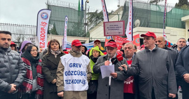 Tez-Koop-İş'ten İtalyan Lisesi'ndeki Grevci Öğretmenlere Destek