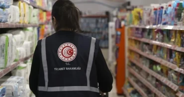 Ticaret Bakanlığı’ndan iki ürüne yasak: Çocuk sweatshirt’ü boğulma riski taşıyor, plastik masa çöktü!