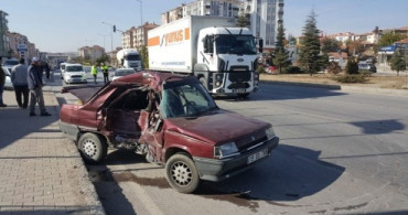 Tır Otomobil İle Çarpıştı: 1 Ölü