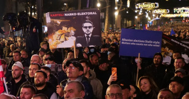 Tiran'da Binlerce Kişi Hükümetin İstifasını İstedi