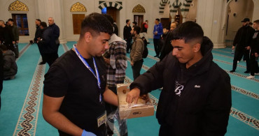 Tiran'da Namazgah Camisi'nde İftar Programı Gerçekleştirildi