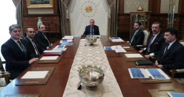 TOBB Başkanı Rifat Hisarcıklıoğlu Yerli Otomobille İlgili Cumhurbaşkanı Erdoğan'a Sunum Yaptı