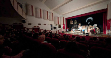Tokat Belediyesi 1. tiyatro festivali tiyatroseverlerden tam not aldı