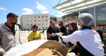 Tokat Belediyesi 12 bin kişiye aşure ikram etti