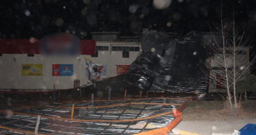 Tokat' ta Sert Rüzgarda Çatılar Uçtu