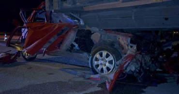 Tokat-Turhal karayolunda otomobil tıra çarptı: 1 ağır yaralı