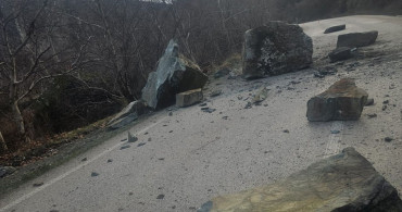 Tokat'ta Heyelan Nedeniyle Kapanan Yol Yeniden Ulaşıma Açıldı