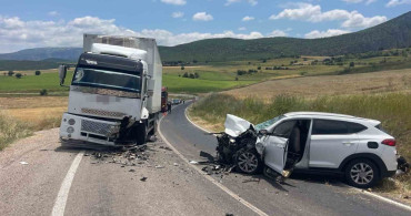 Tokat’ta otomobil ile kamyonun çarpışması sonucu 4 kişi yaralandı