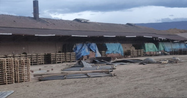 Tokat’ta Şiddetli Rüzgar Fabrika Çatısını Uçurdu