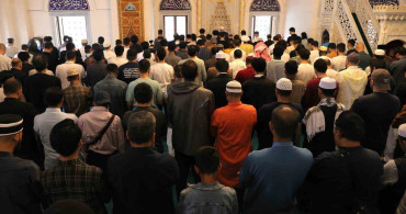 Tokyo Camii'nde 3 Kez Kılınan Bayram Namazı