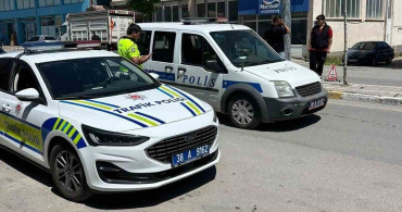 Tomarza'da Motosiklet Kazası: Sürücü Ağır Yaralandı