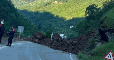 Trabzon-Bayburt Karayolu Heyelan Nedeniyle Kapandı