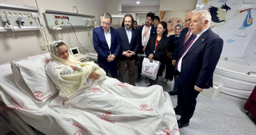 Trabzon'da 2026 Yılının İlk Bebeği Suda Doğumla Dünyaya Geldi