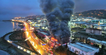Trabzon'da Fındık Fabrikası Yangınına Müdahale Devam Ediyor