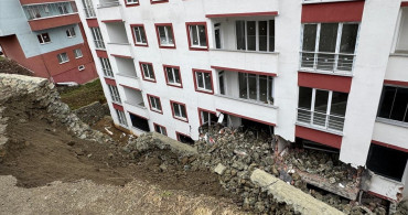 Trabzon'da İstinat Duvarı Çöktü, Bina Zarar Gördü