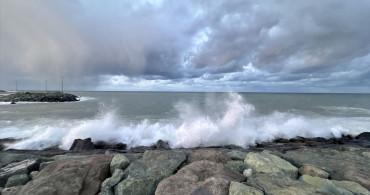 Trabzon'da Kuvvetli Rüzgar Hayatı Etkiledi