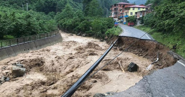 Trabzon'da Sağanak Sebebiyle Yolda Çökme Meydana Geldi