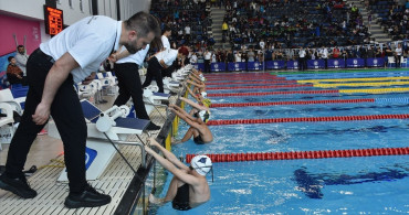 Trabzon'da Vedia Nil Apak Anısına Yüzme Finali Gerçekleşti