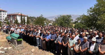 Trafik kazasında hayatını kaybeden anne-oğul Kahramanmaraş’ta son yolculuğuna uğurlandı