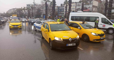 Trafik Kazasında Örnek Davranış: Komiser Yaralı Kuryenin Yanında Kaldı