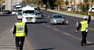 Trafikte ekiplerden ceza yağmuru: Bir haftada 433 bin 207 araca işlem yapıldı