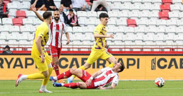 Trendyol Süper Lig: Antalyaspor ve Eyüpspor Golsüz Beraberlikle İlk Yarıyı Tamamladı